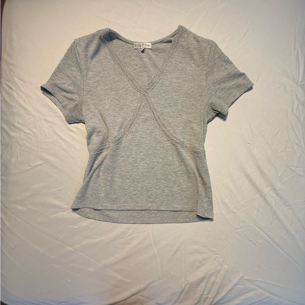 Stylish V-Neck Short Sleeve Top in Light Gray